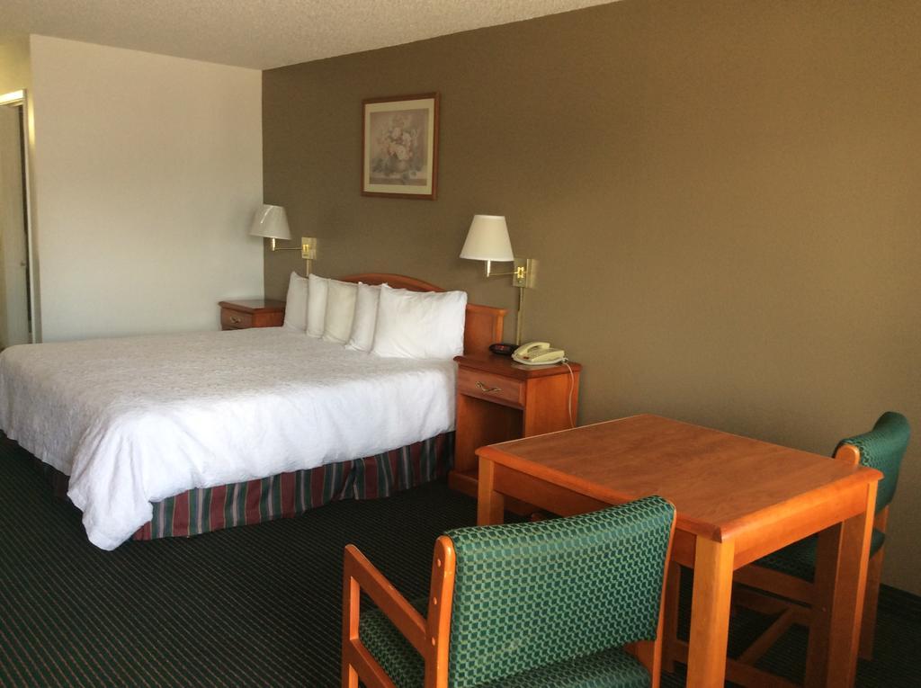 Sagamar Inn Cleburne Exterior foto